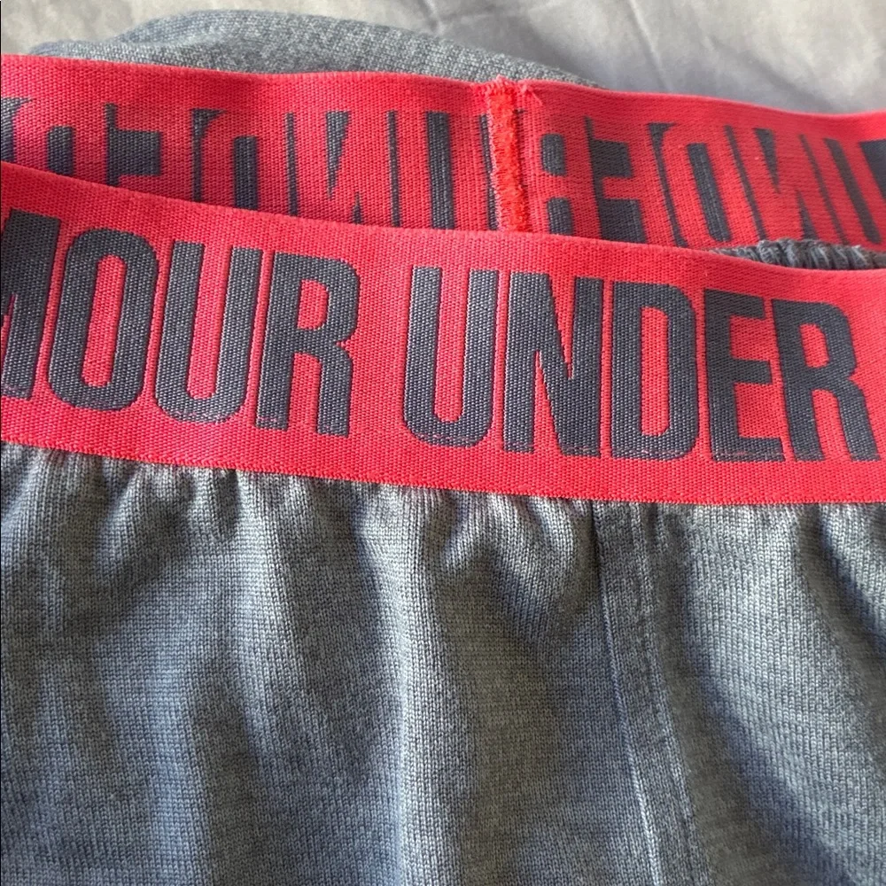Under Armour Gray Jogger Pants Play Up Twist Pants HeatGear Loose Light Gray